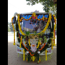 Typischer Schmuck eines Pilgerbusses